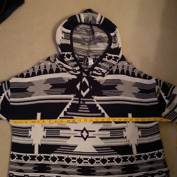 H&M DIVIDED Aztec Print Sweater with a Hood - Picture 2 of 8